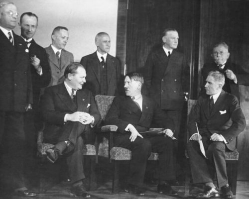 Das seit dem 30. Januar 1933 existierende "Hitler-Kabinett" war eine Koalition aus NSDAP und DNVP