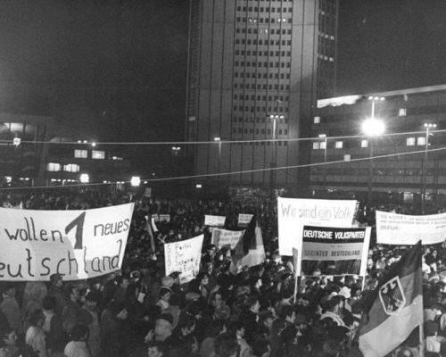 Seit Oktober 1989 nahmen im Rahmen der "Montagsdemonstrationen" die Proteste der DDR-Bürger gegen die politischen Verhältnisse zu