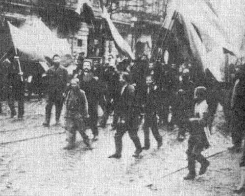 1905 wurde eine friedliche Arbeiterdemonstration in St. Petersburg vom russischen Militär blutig niedergeschlagen