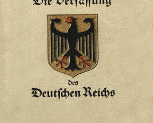 Am 14. August 1919 trat die Weimarer Verfassung in Kraft. Darin wurden erstmals allgemeine Grundrechte für Deutschland garantiert. Viele dieser Artikel wurden aus der Paulskirchenverfassung von 1849 übernommen